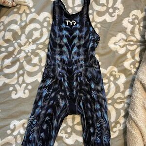 TYR VENZO